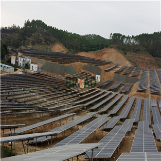 mặt đất hệ thống lắp đặt cọc đơn mặt trời 8,5 mw tại Nhật Bản